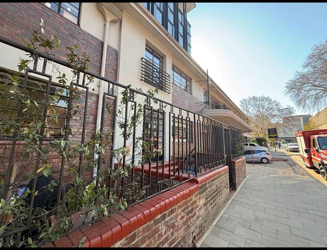 25M² SERVICED OFFICE TO LET IN ROSEBANK